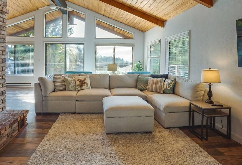 Tree Lined Gold Beach Retreat W/ Multiple Decks!