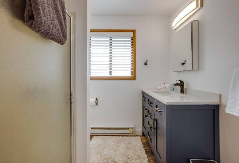 Tree Lined Gold Beach Retreat W/ Multiple Decks!