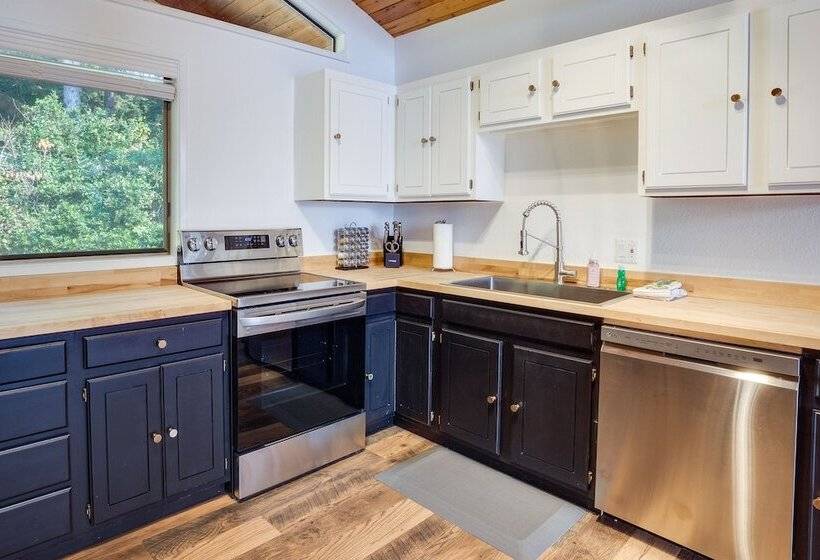 Tree Lined Gold Beach Retreat W/ Multiple Decks!