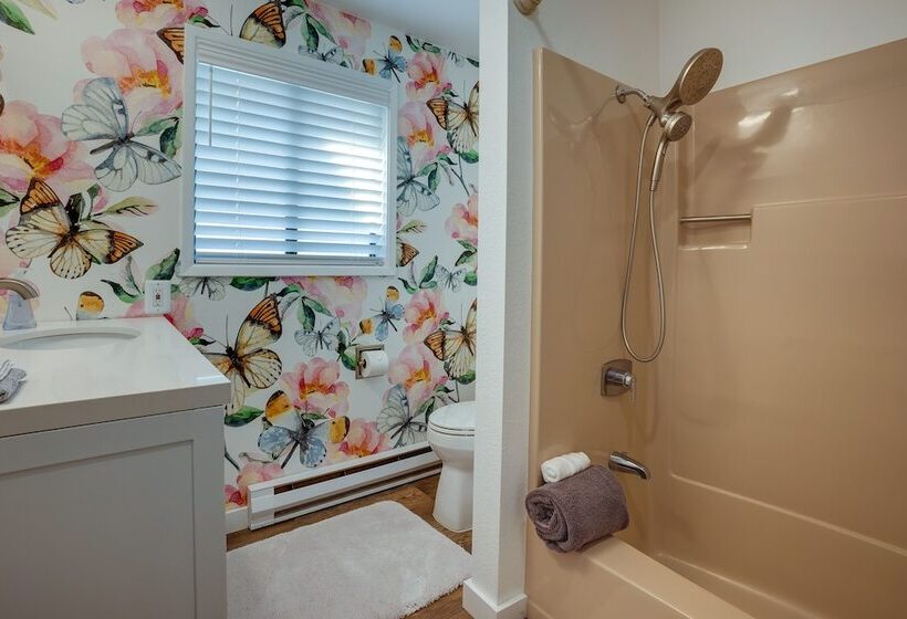 Tree Lined Gold Beach Retreat W/ Multiple Decks!