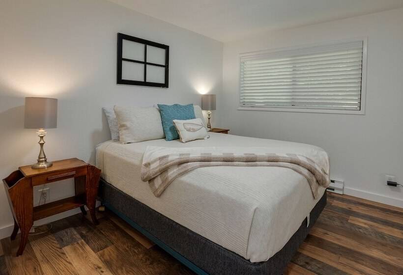 Tree Lined Gold Beach Retreat W/ Multiple Decks!