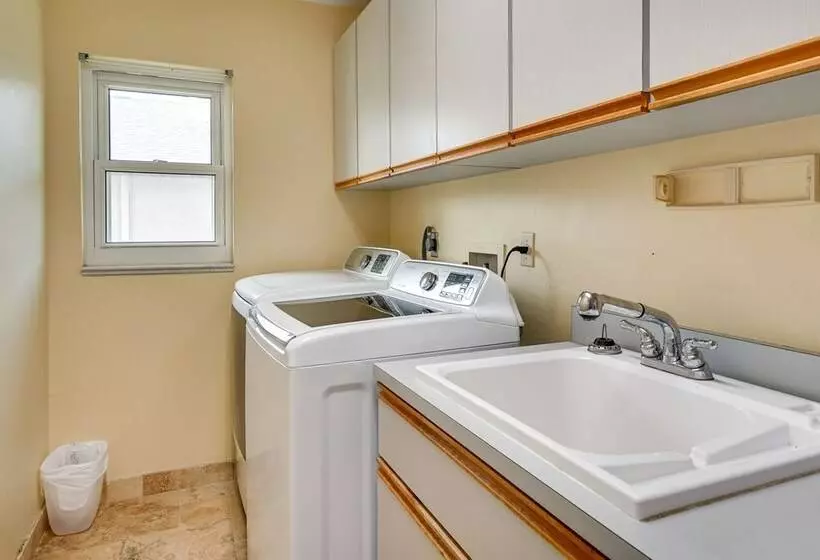 Waterfront Cape Coral Vacation Home W/ Lanai!