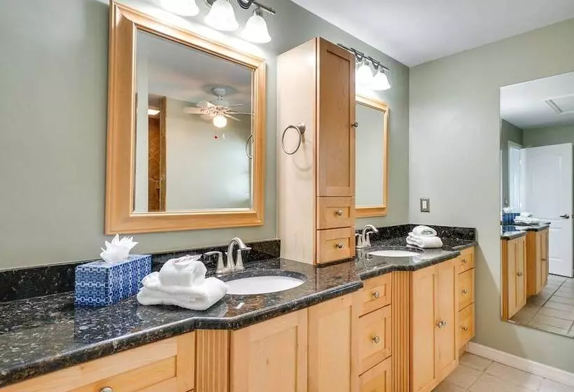 Waterfront Cape Coral Vacation Home W/ Lanai!