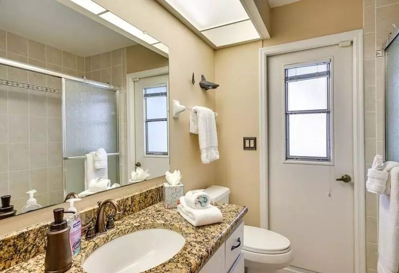 Waterfront Cape Coral Vacation Home W/ Lanai!