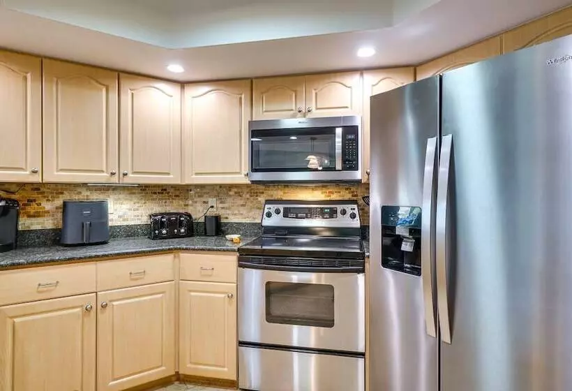 Waterfront Cape Coral Vacation Home W/ Lanai!
