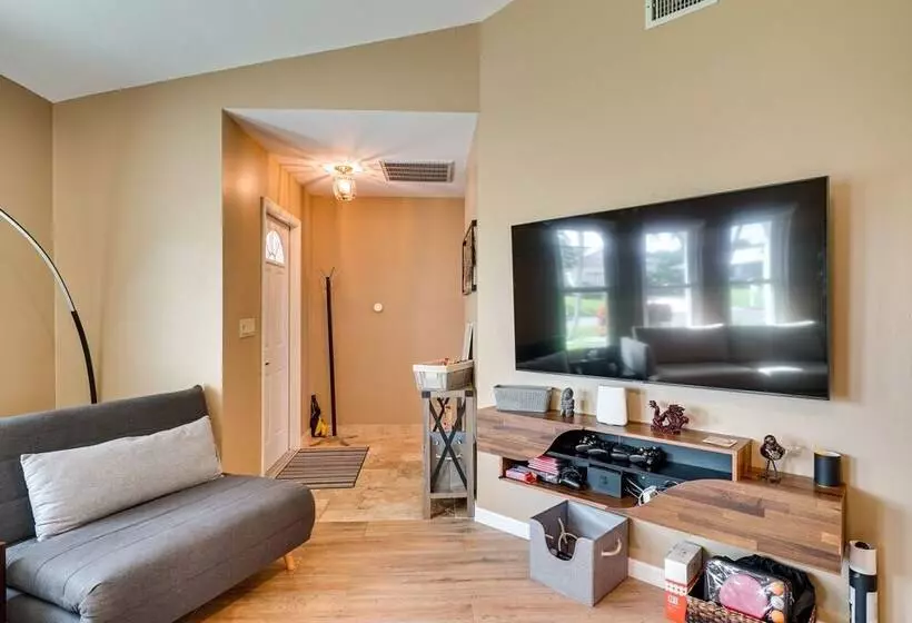 Waterfront Cape Coral Vacation Home W/ Lanai!