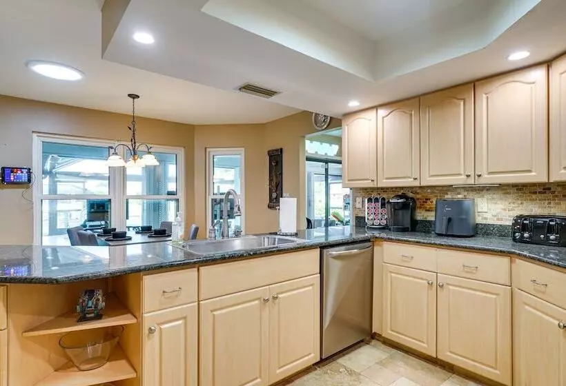 Waterfront Cape Coral Vacation Home W/ Lanai!