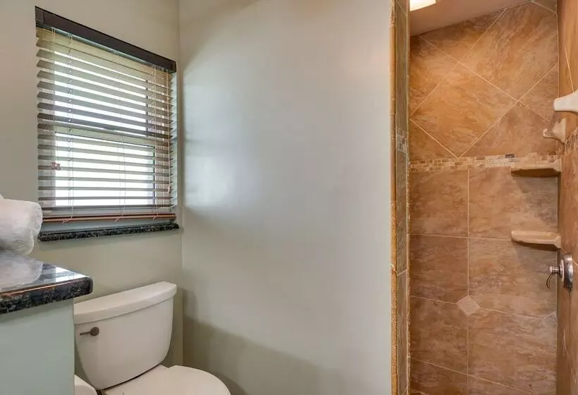 Waterfront Cape Coral Vacation Home W/ Lanai!