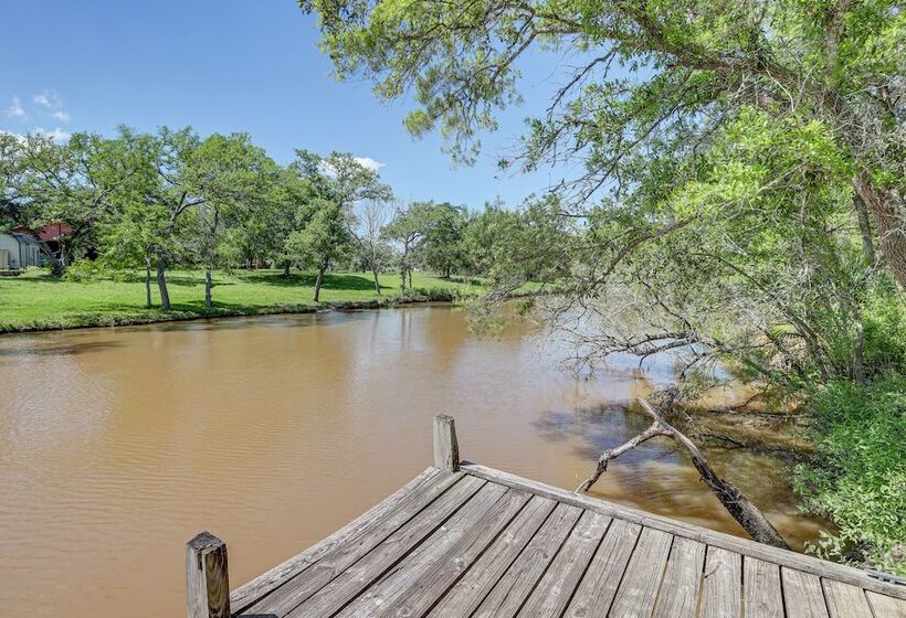 Waterfront Hitchcock Retreat W/ Kayaking Dock