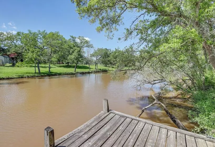 Waterfront Hitchcock Retreat W/ Kayaking Dock