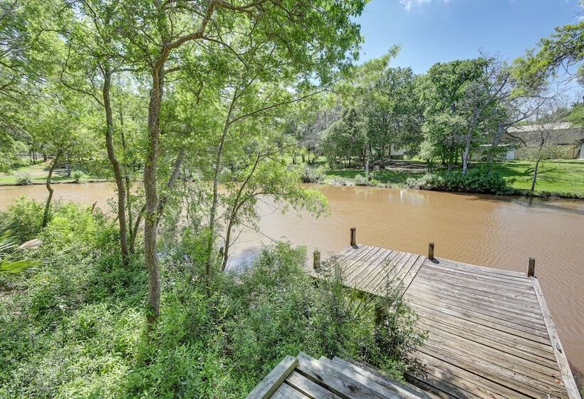 Waterfront Hitchcock Retreat W/ Kayaking Dock