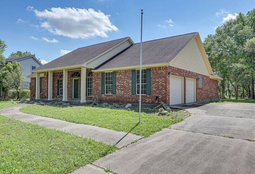Waterfront Hitchcock Retreat W/ Kayaking Dock