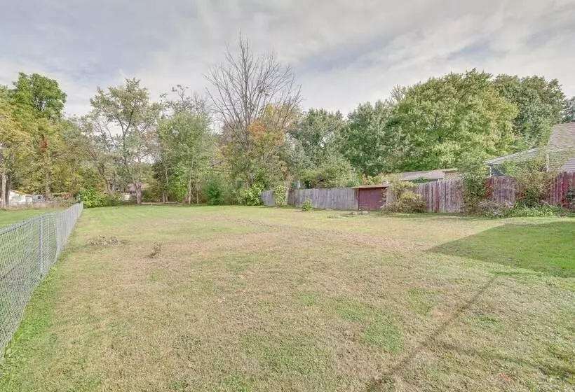 Welcoming Home In Youngstown W/ Private Backyard!