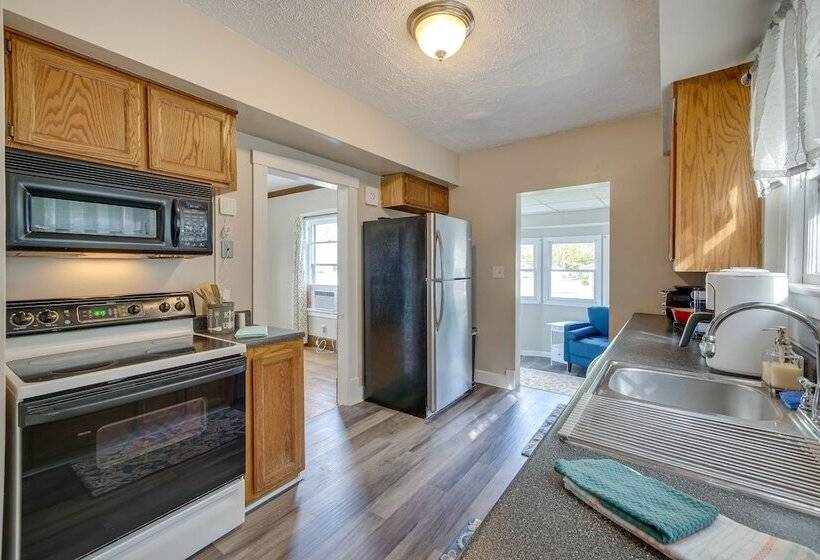 Welcoming Home In Youngstown W/ Private Backyard!