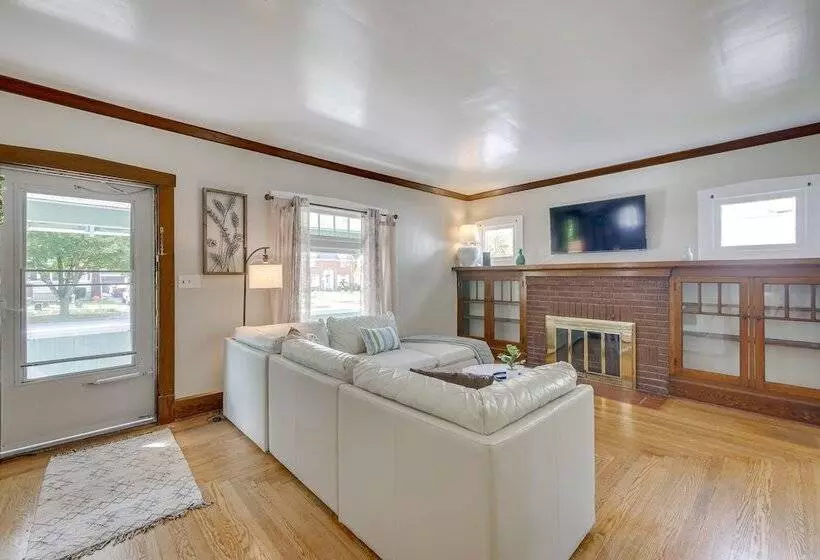 Welcoming Home In Youngstown W/ Private Backyard!