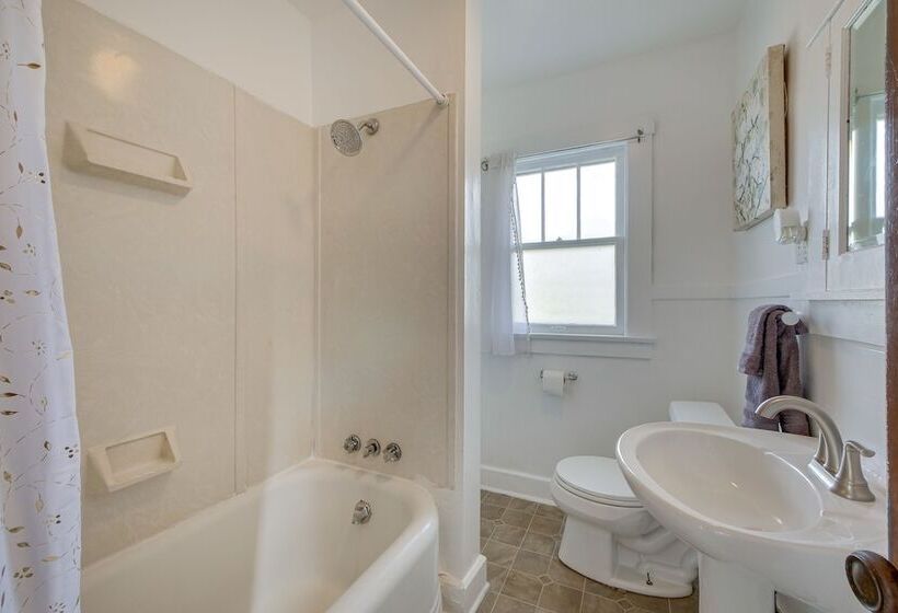 Welcoming Home In Youngstown W/ Private Backyard!