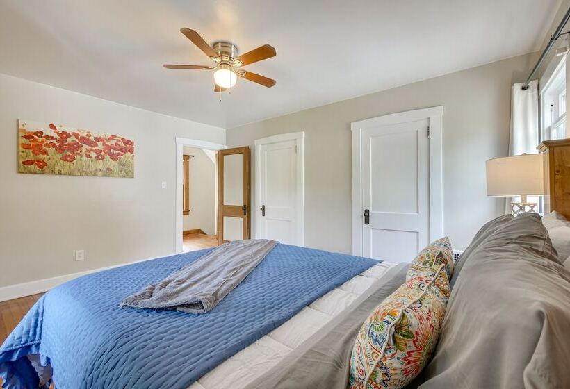 Welcoming Home In Youngstown W/ Private Backyard!