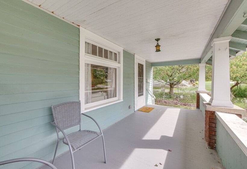 Welcoming Home In Youngstown W/ Private Backyard!