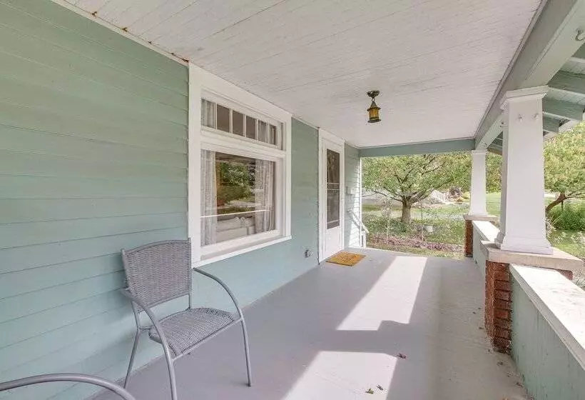 Welcoming Home In Youngstown W/ Private Backyard!