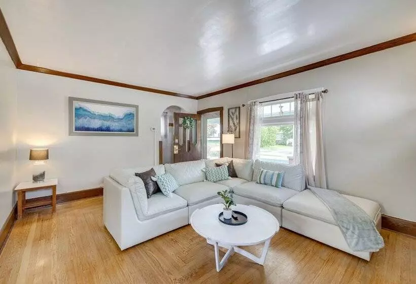 Welcoming Home In Youngstown W/ Private Backyard!