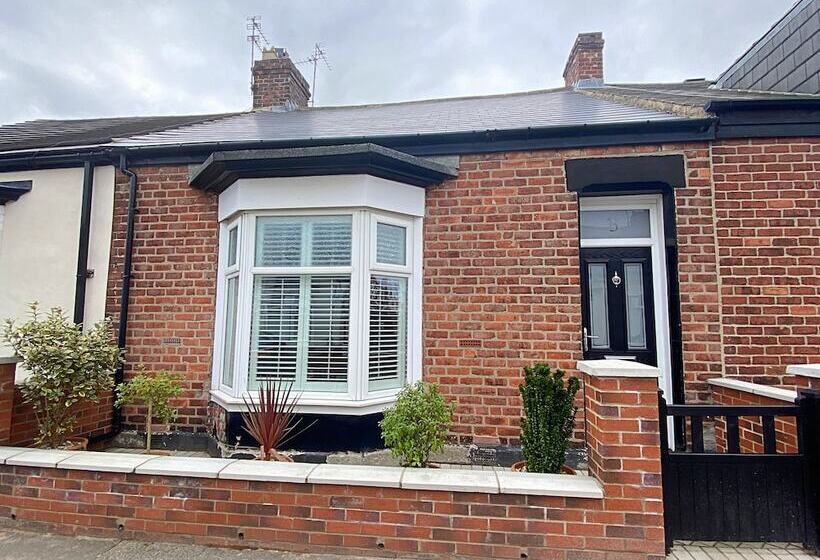 Captivating 2 Bed Cottage In Roker Sunderland