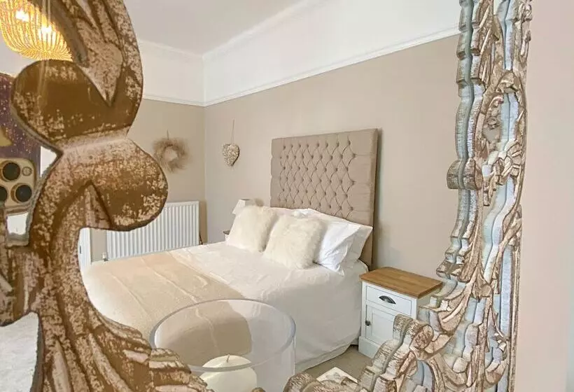 Captivating 2 Bed Cottage In Roker Sunderland