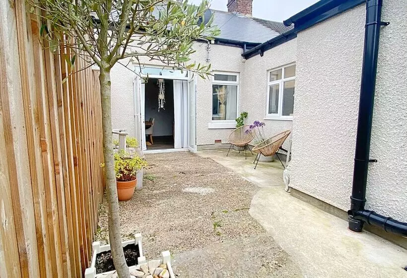 Captivating 2 Bed Cottage In Roker Sunderland