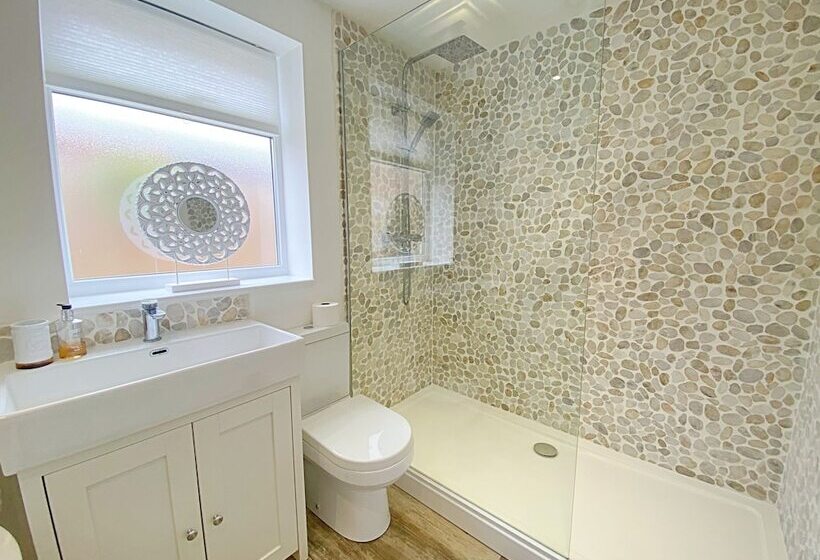 Captivating 2 Bed Cottage In Roker Sunderland