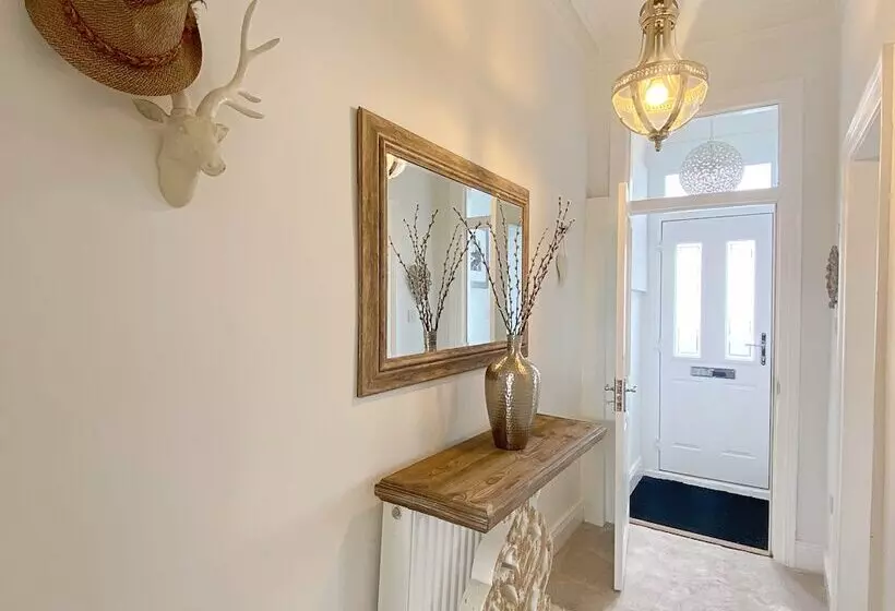 Captivating 2 Bed Cottage In Roker Sunderland