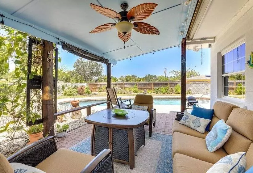 Charming Bradenton Home W/ Yard   Walk To Beach!