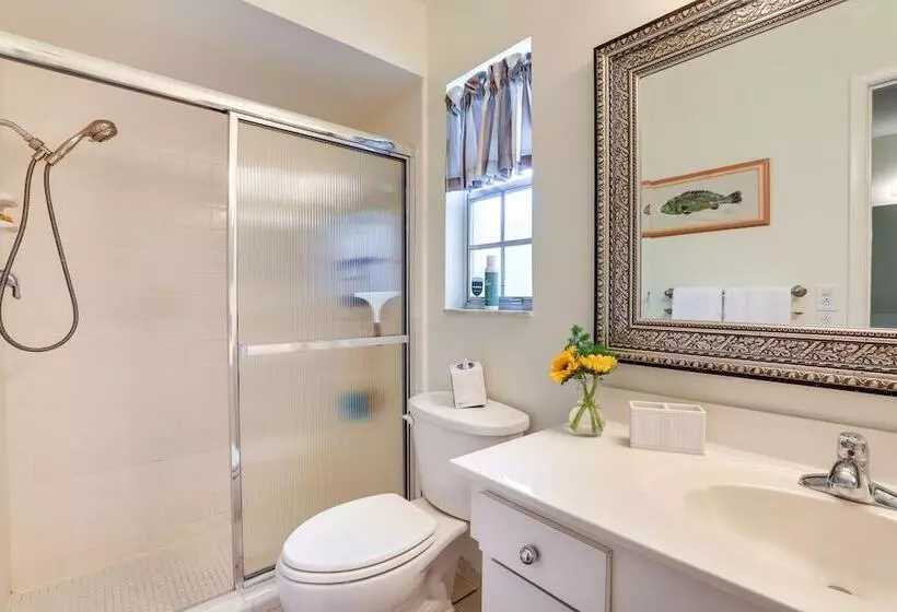 Charming Bradenton Home W/ Yard   Walk To Beach!