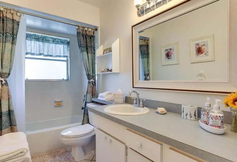 Charming Bradenton Home W/ Yard   Walk To Beach!