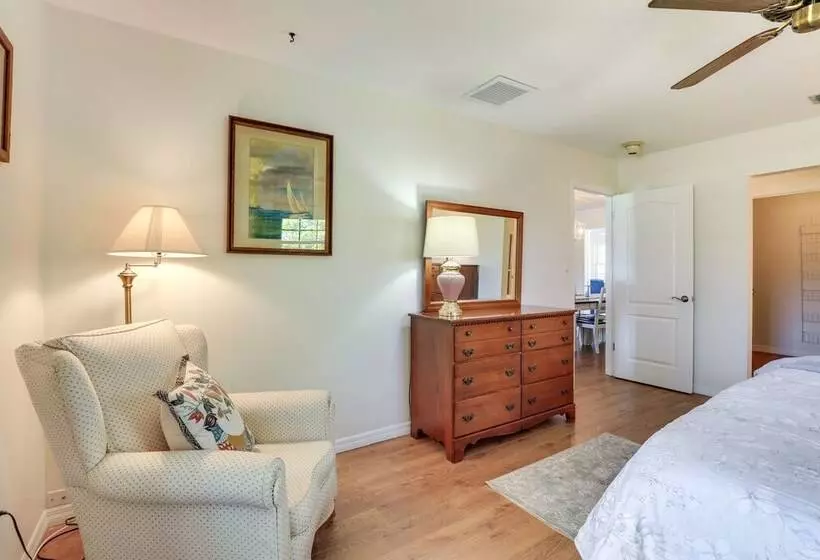 Charming Bradenton Home W/ Yard   Walk To Beach!