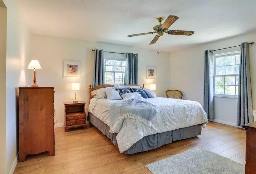 Charming Bradenton Home W/ Yard   Walk To Beach!