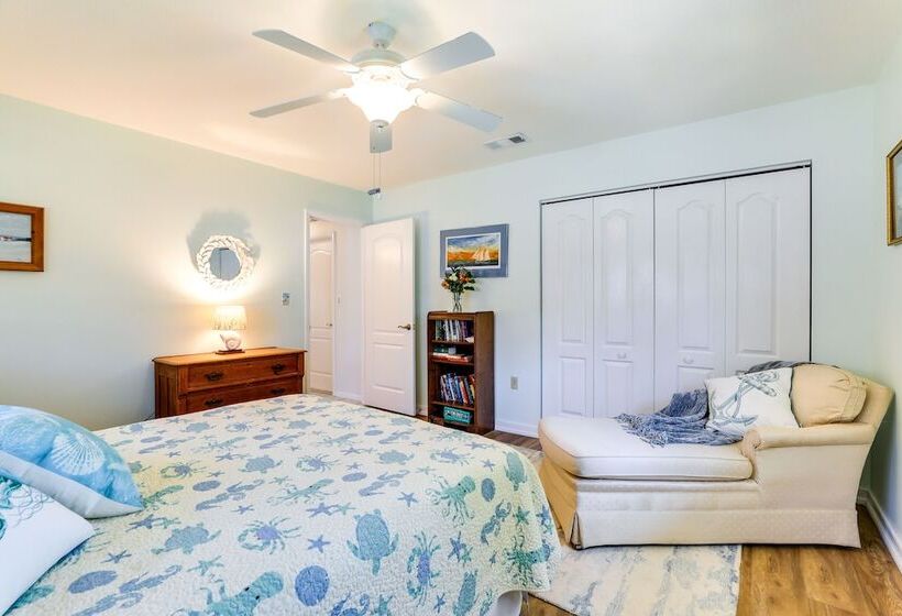 Charming Bradenton Home W/ Yard   Walk To Beach!