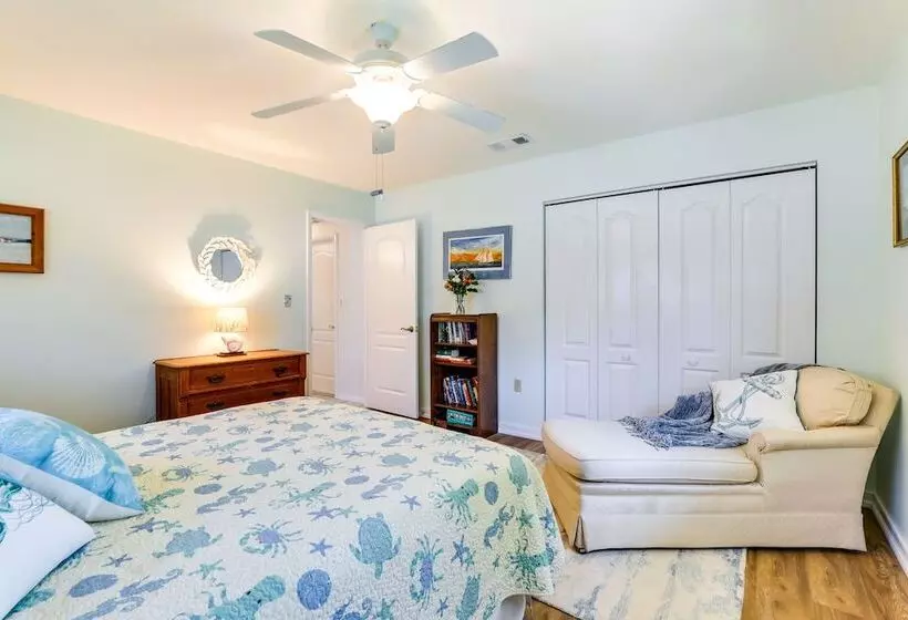 Charming Bradenton Home W/ Yard   Walk To Beach!