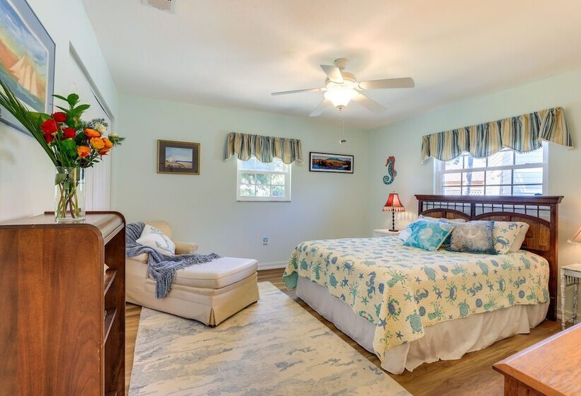 Charming Bradenton Home W/ Yard   Walk To Beach!