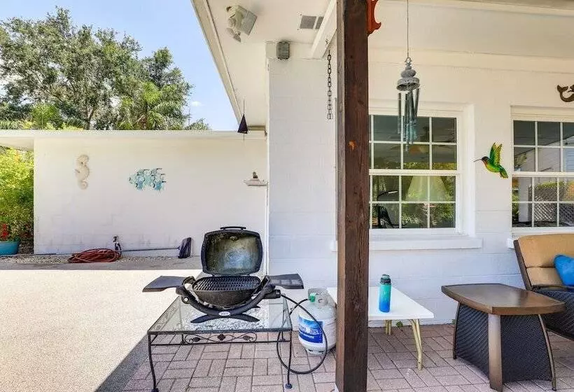 Charming Bradenton Home W/ Yard   Walk To Beach!