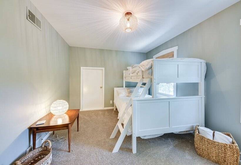 Charming Racine Home Walk To Lake Michigan!