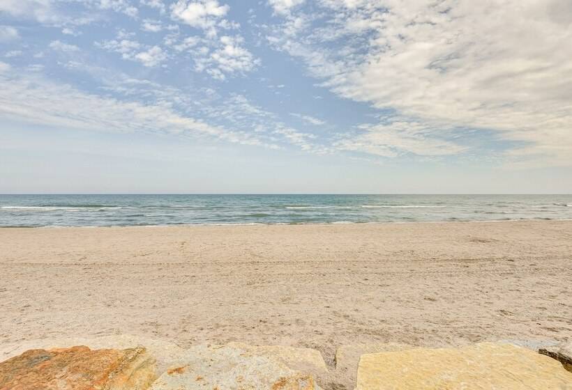 Charming Racine Home Walk To Lake Michigan!