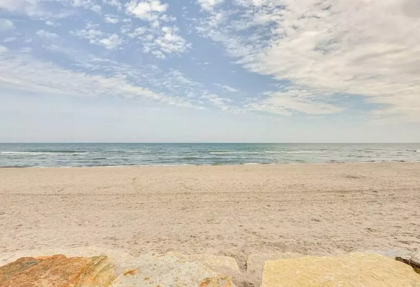 Charming Racine Home   Walk To Lake Michigan!