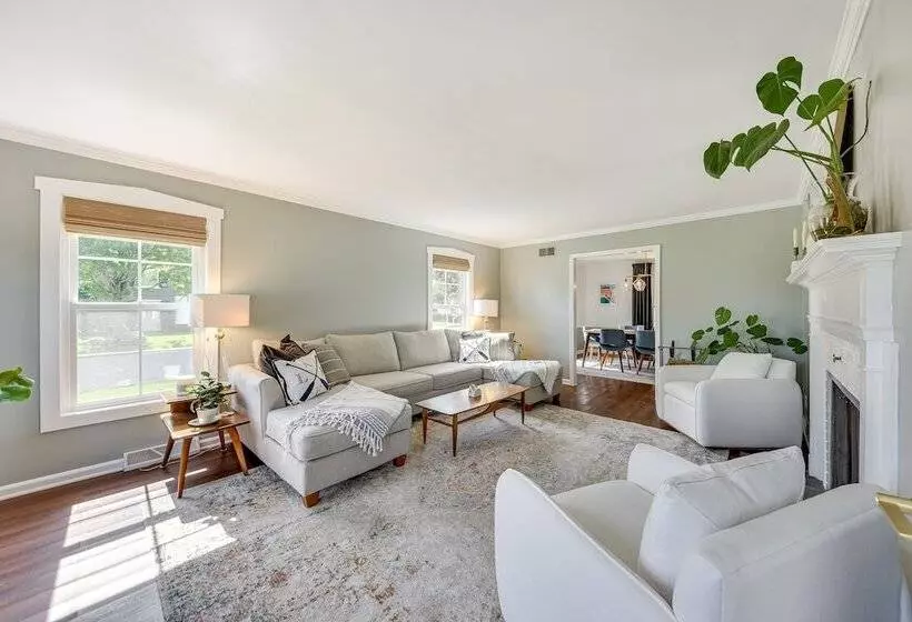 Charming Racine Home   Walk To Lake Michigan!