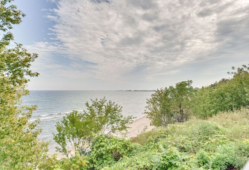Charming Racine Home Walk To Lake Michigan!