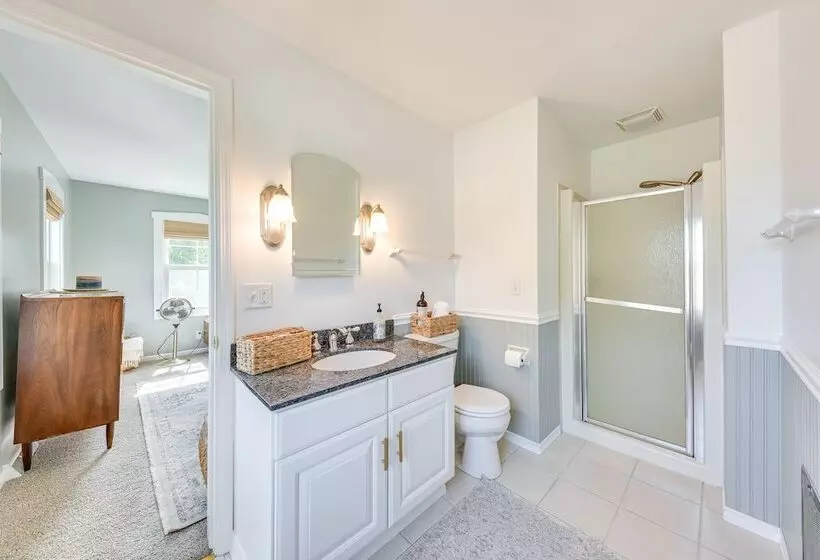 Charming Racine Home   Walk To Lake Michigan!