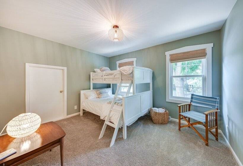 Charming Racine Home Walk To Lake Michigan!