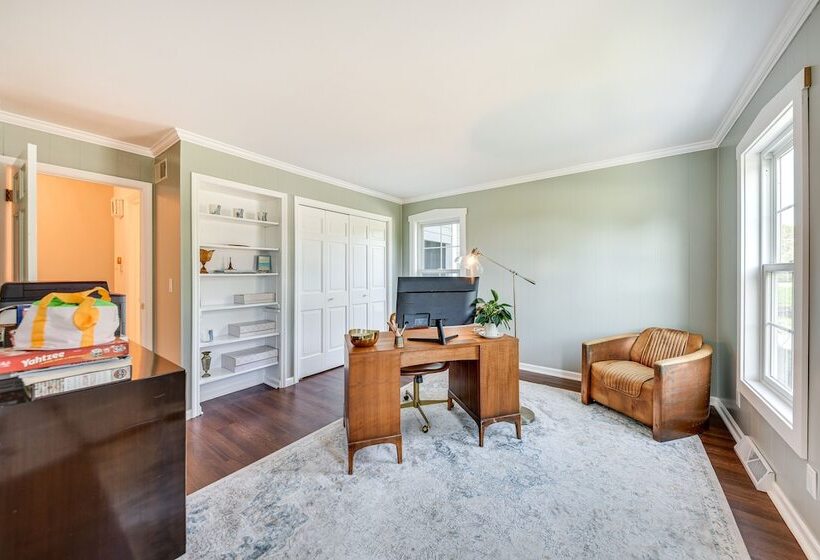 Charming Racine Home Walk To Lake Michigan!