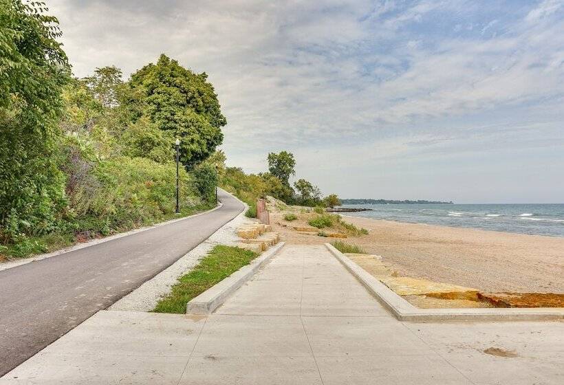 Charming Racine Home Walk To Lake Michigan!