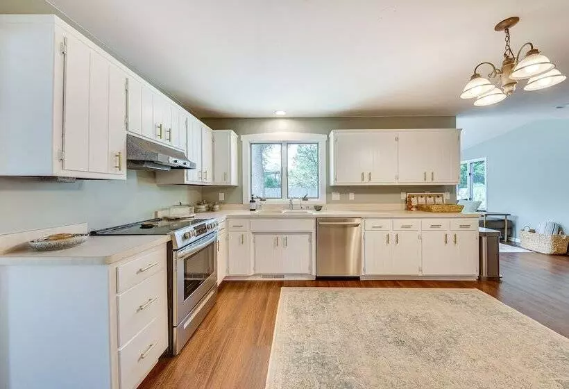 Charming Racine Home   Walk To Lake Michigan!