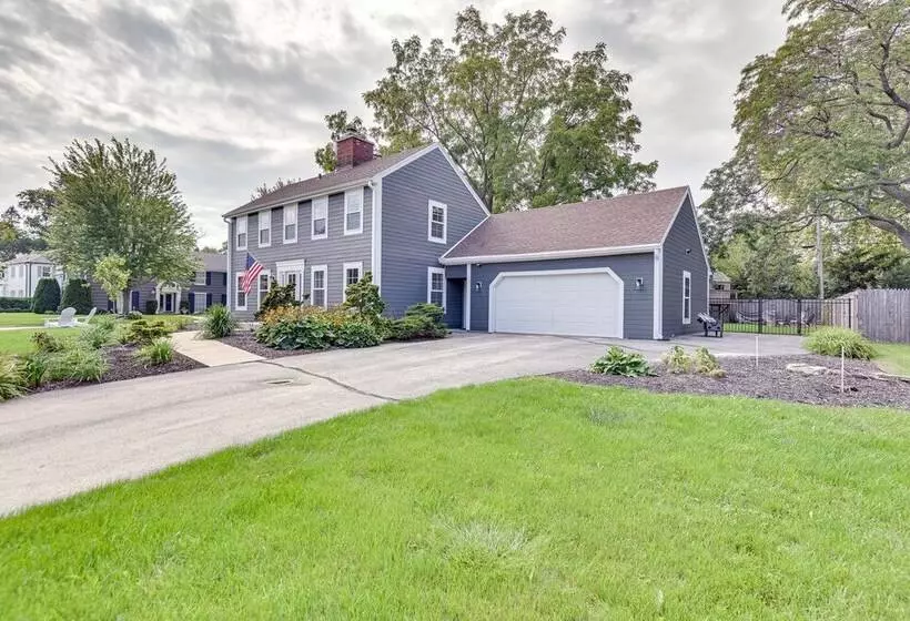 Charming Racine Home   Walk To Lake Michigan!