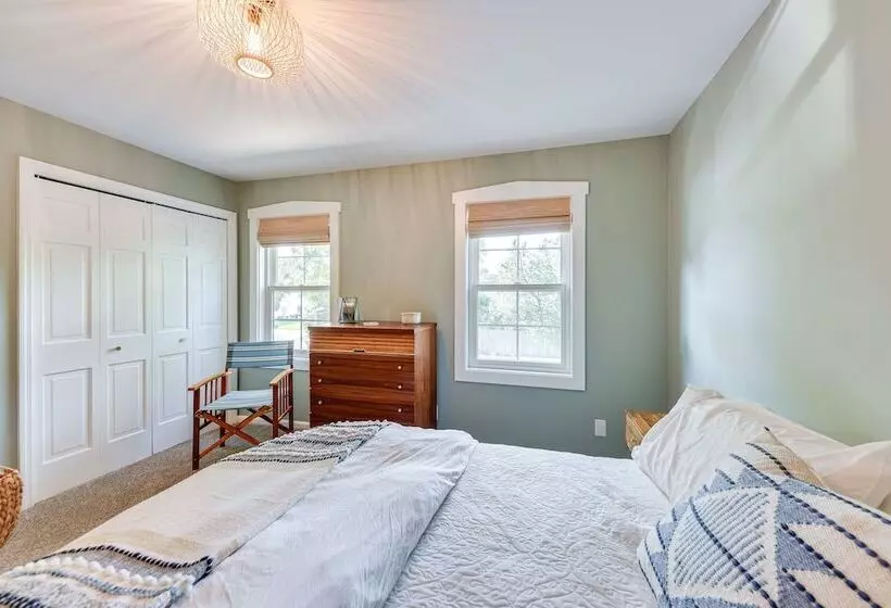 Charming Racine Home   Walk To Lake Michigan!